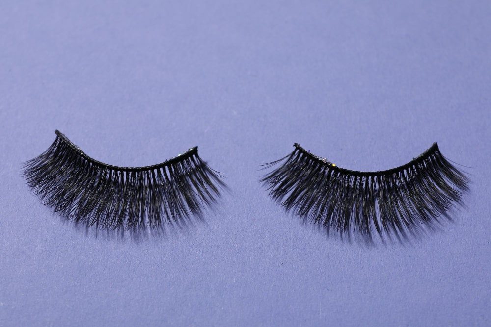 Strip Lashes: Quick and Easy Application